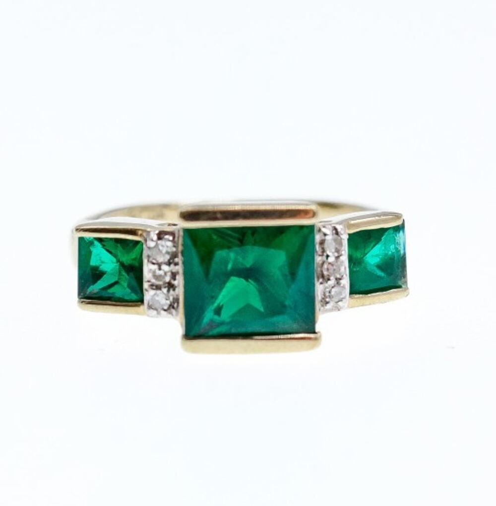 10K Yellow Gold Emerald & Diamonds Ring Size 5.5